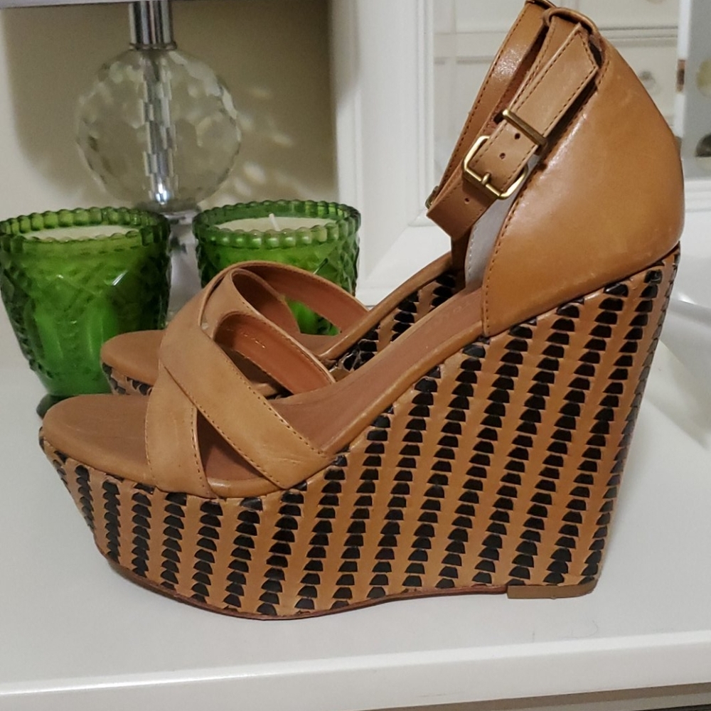 Pour le Victoire Wedges